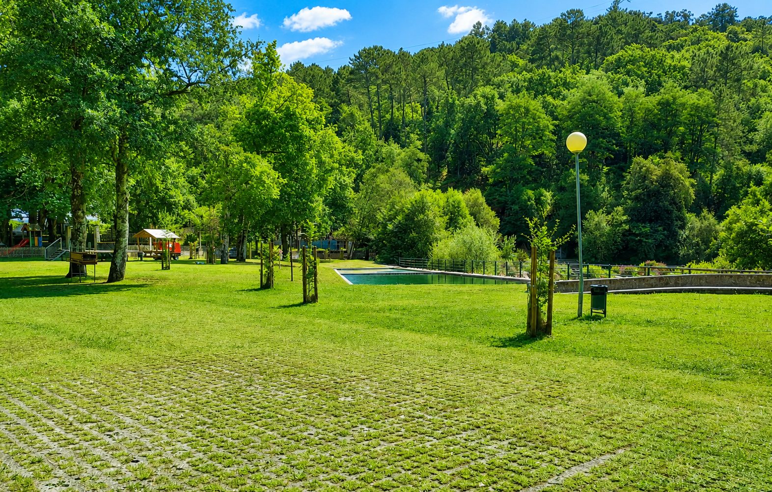 Área recreativa y playa fluvial de A Carixa
