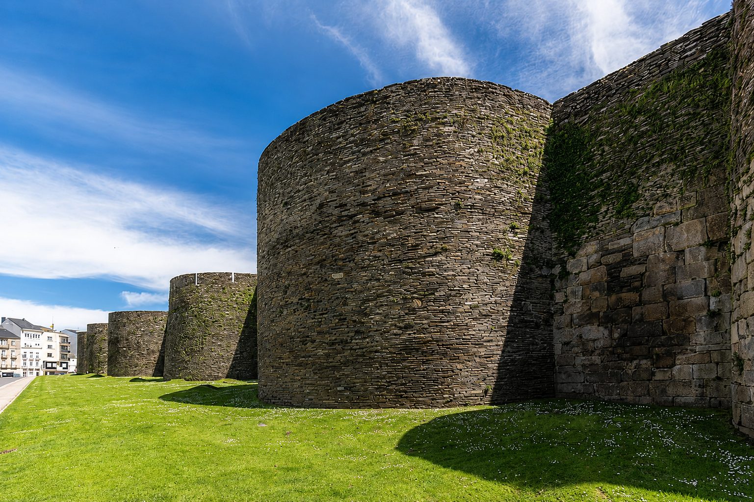 Muralla romana de Lugo y centro histórico